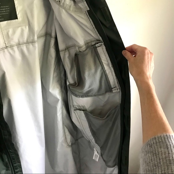 Men’s L.L. Bean Long Rain Jacket - Picture 3 of 10